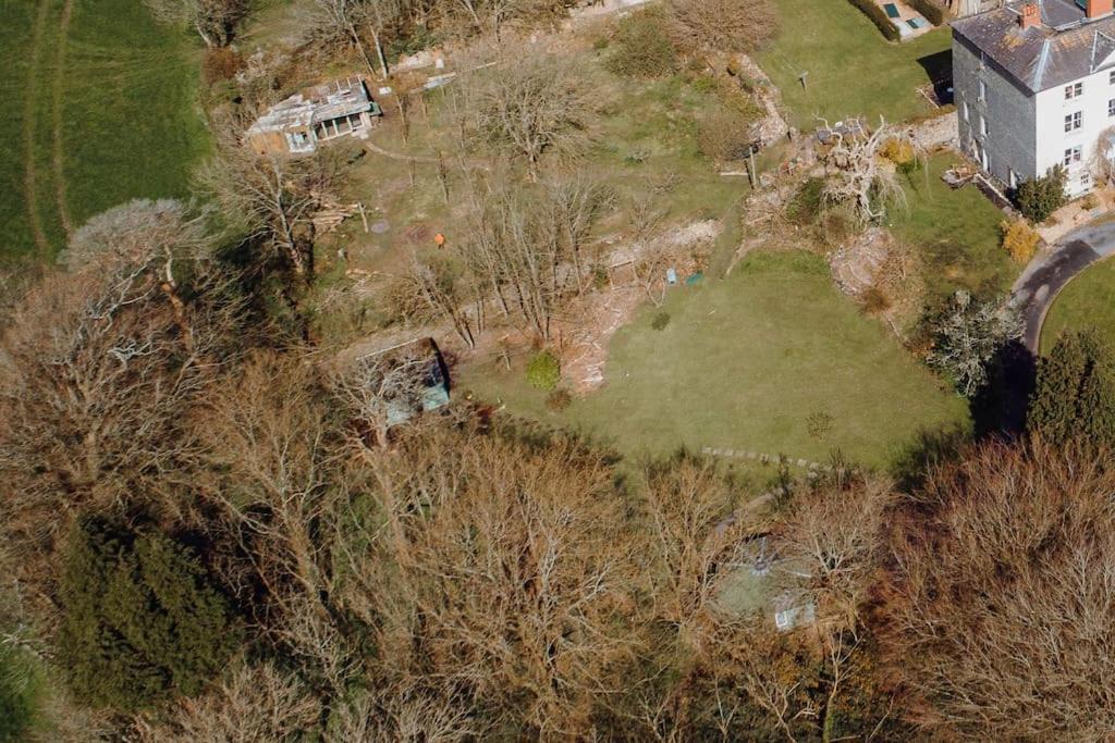 The Roundhouse - Unique Space Nestled In The Trees Begelly Екстериор снимка