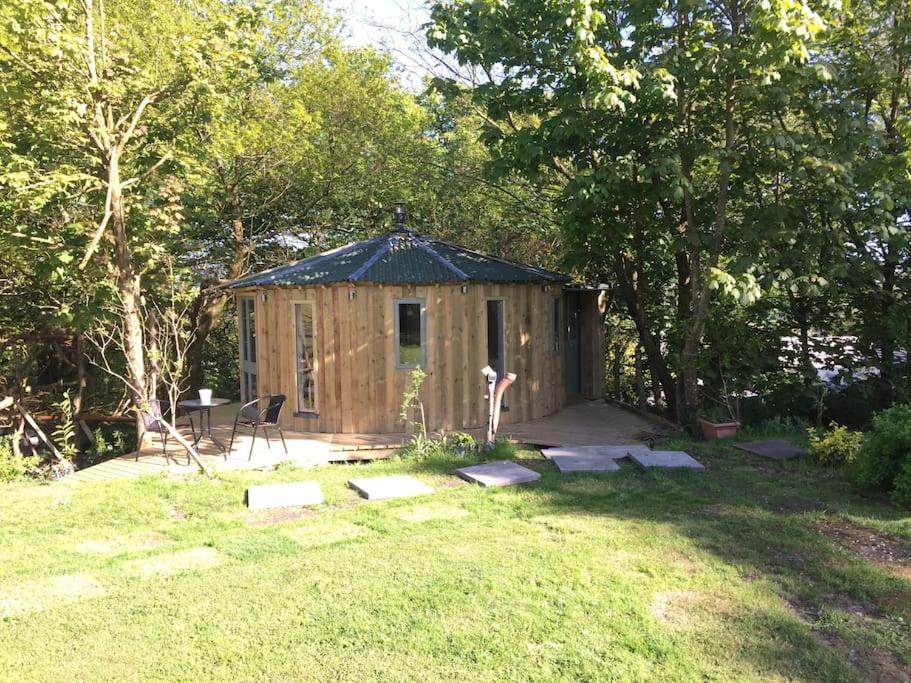 The Roundhouse - Unique Space Nestled In The Trees Begelly Екстериор снимка